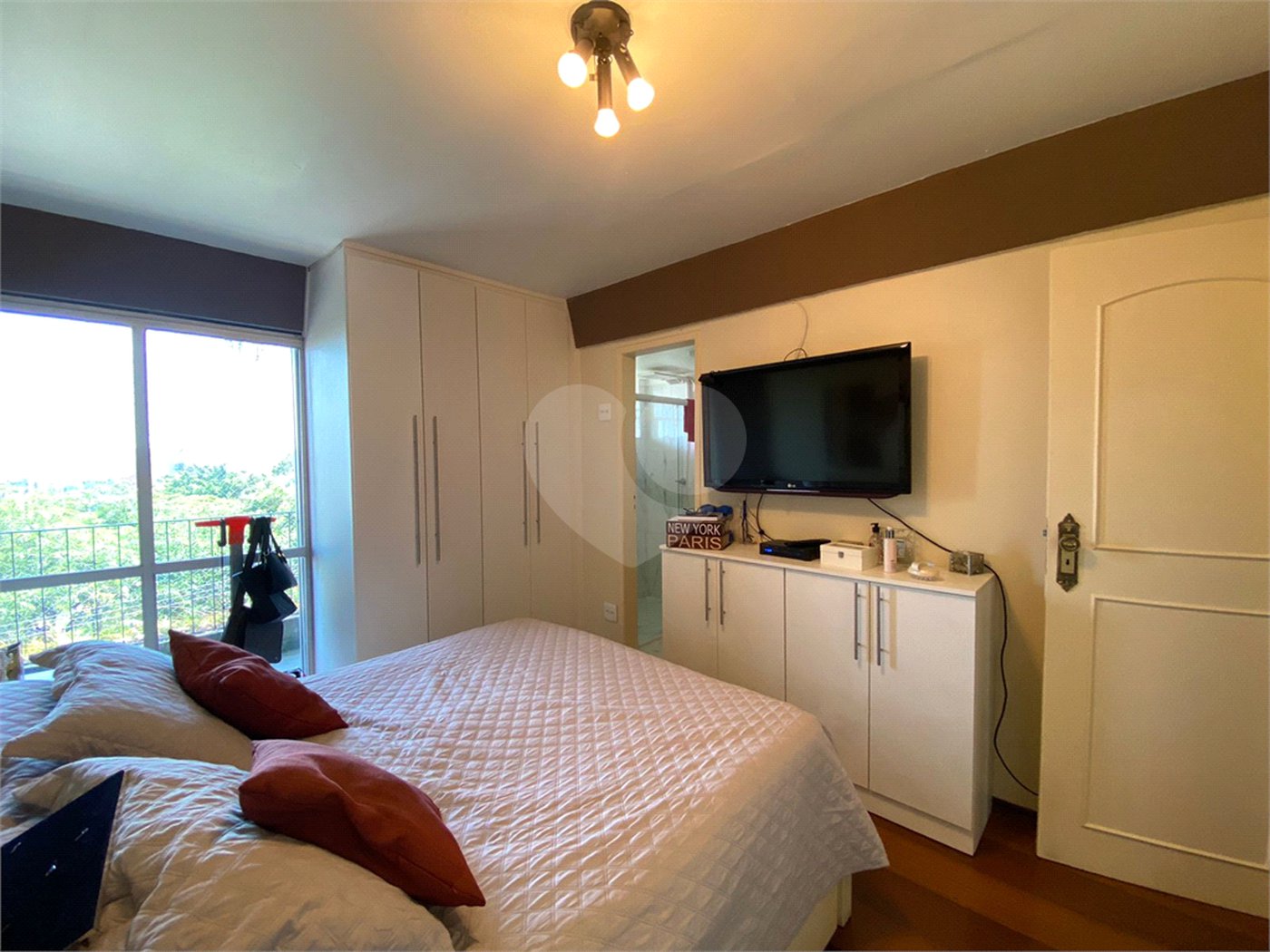 Apartamento à venda com 3 quartos, sendo 1 suíte,  em Vila Romana, São Paulo, SP