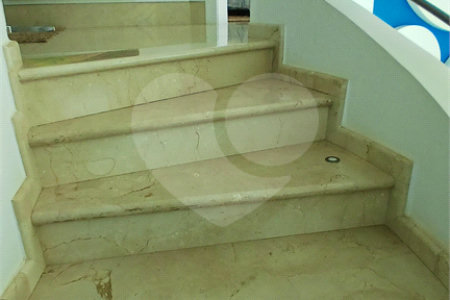 Casa à venda com 3 suítes no condomínio Figueira Garden, Atibaia - SP