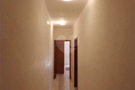 Casa à venda com 4 quartos, sendo 1 suíte, no condomínio Quinta da Cachoeira, Embu das Artes - SP