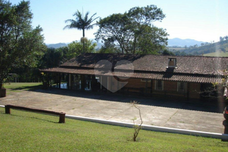 Sítio à venda com 10 quartos em Sítio Arueira, Piracaia, SP