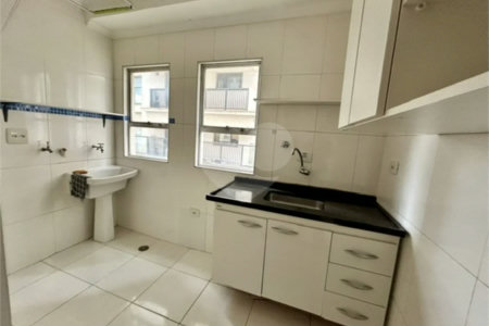 Apartamento Reformado com 1 dormitório, 1 vaga de garagem em Santa Cecília.