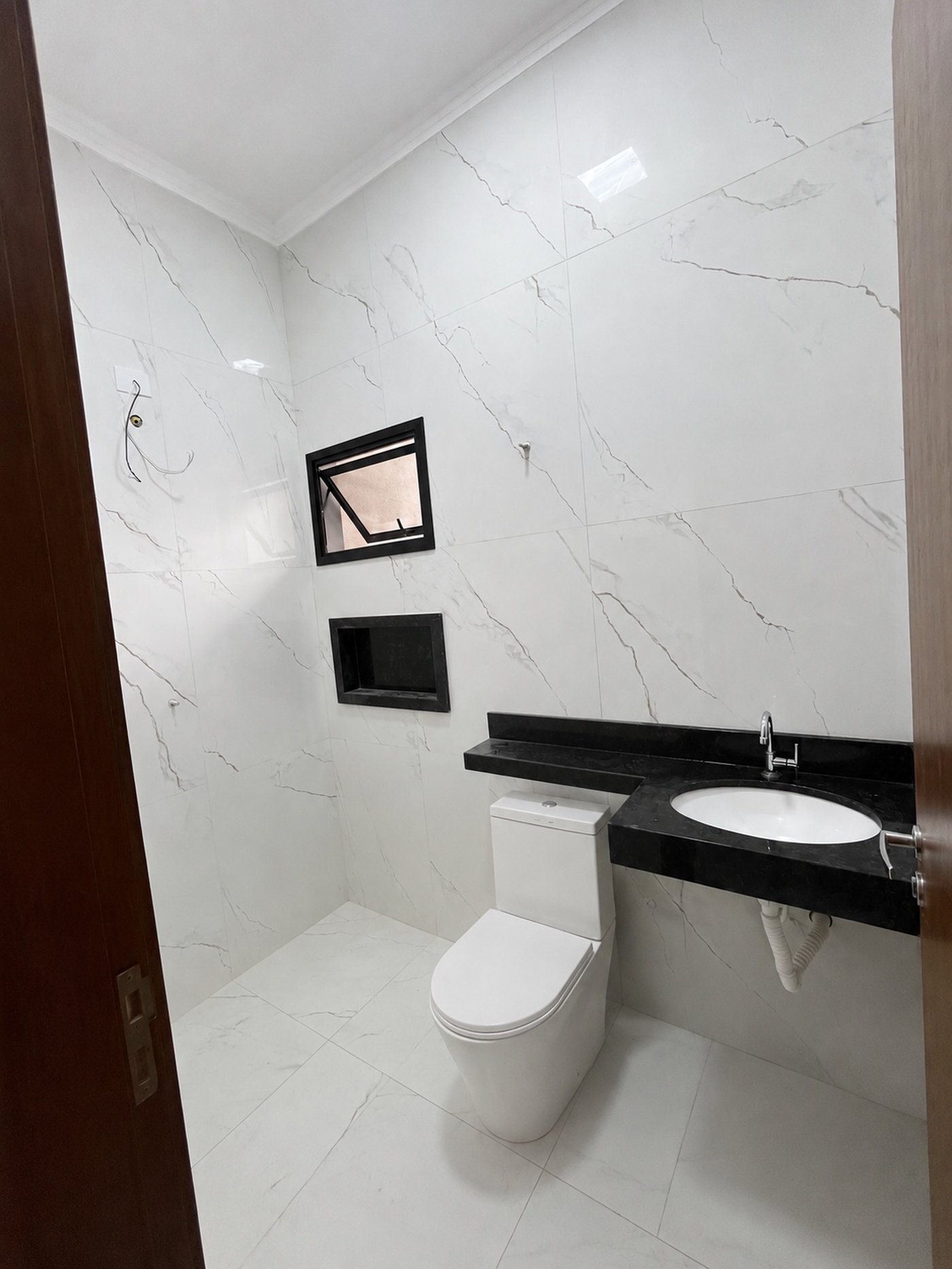 Casa à venda com 3 quartos, sendo 1 suíte,  em Parque Residencial Quinta da Lagoa, Três Lagoas, MS