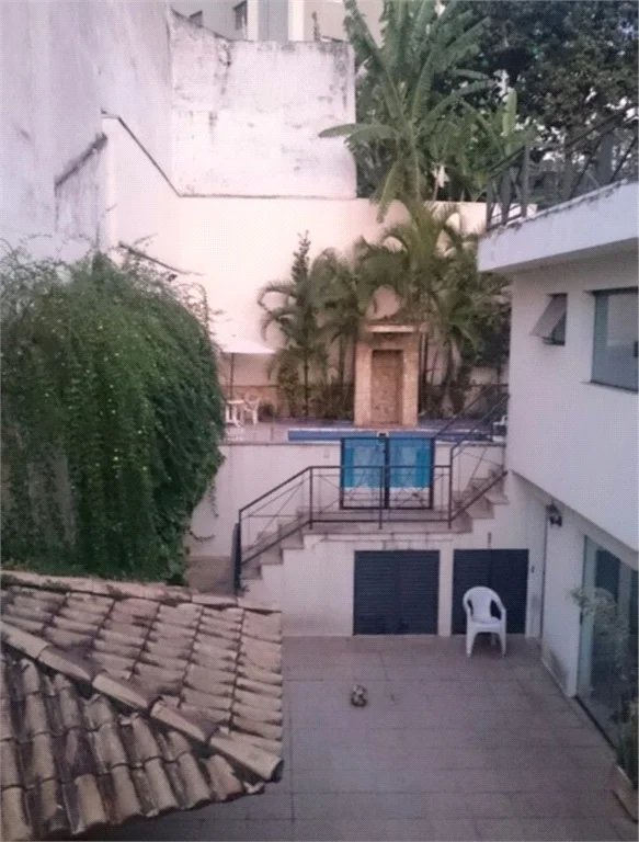 Sobrado à venda com 5 quartos, sendo 2 suítes, em Brooklin Paulista, São Paulo, SP