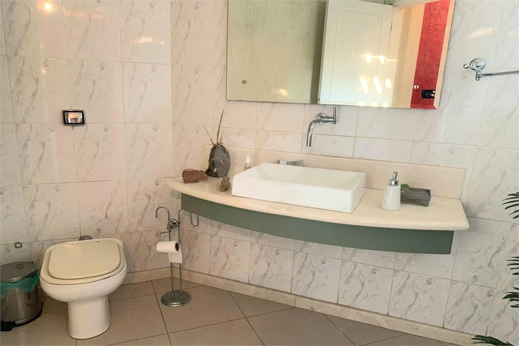 Casa à venda com 4 quartos, sendo 3 suítes, no condomínio Mirante da Barra, Rio de Janeiro - RJ
