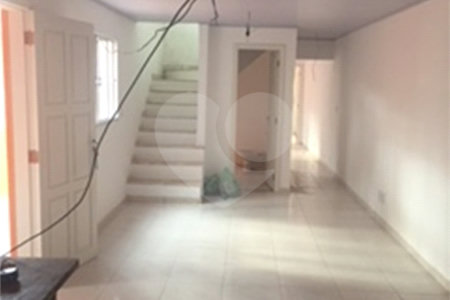 Sobrado à venda com 6 quartos, sendo 4 suítes,  em Jardim Ester, São Paulo, SP