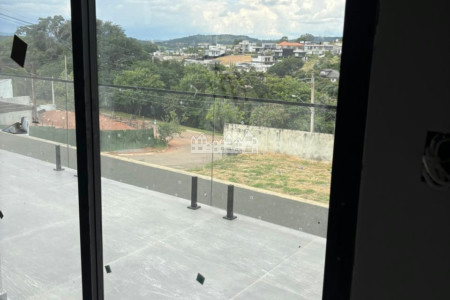 Casa à venda com 3 suítes no condomínio Shamballa III, Atibaia - SP
