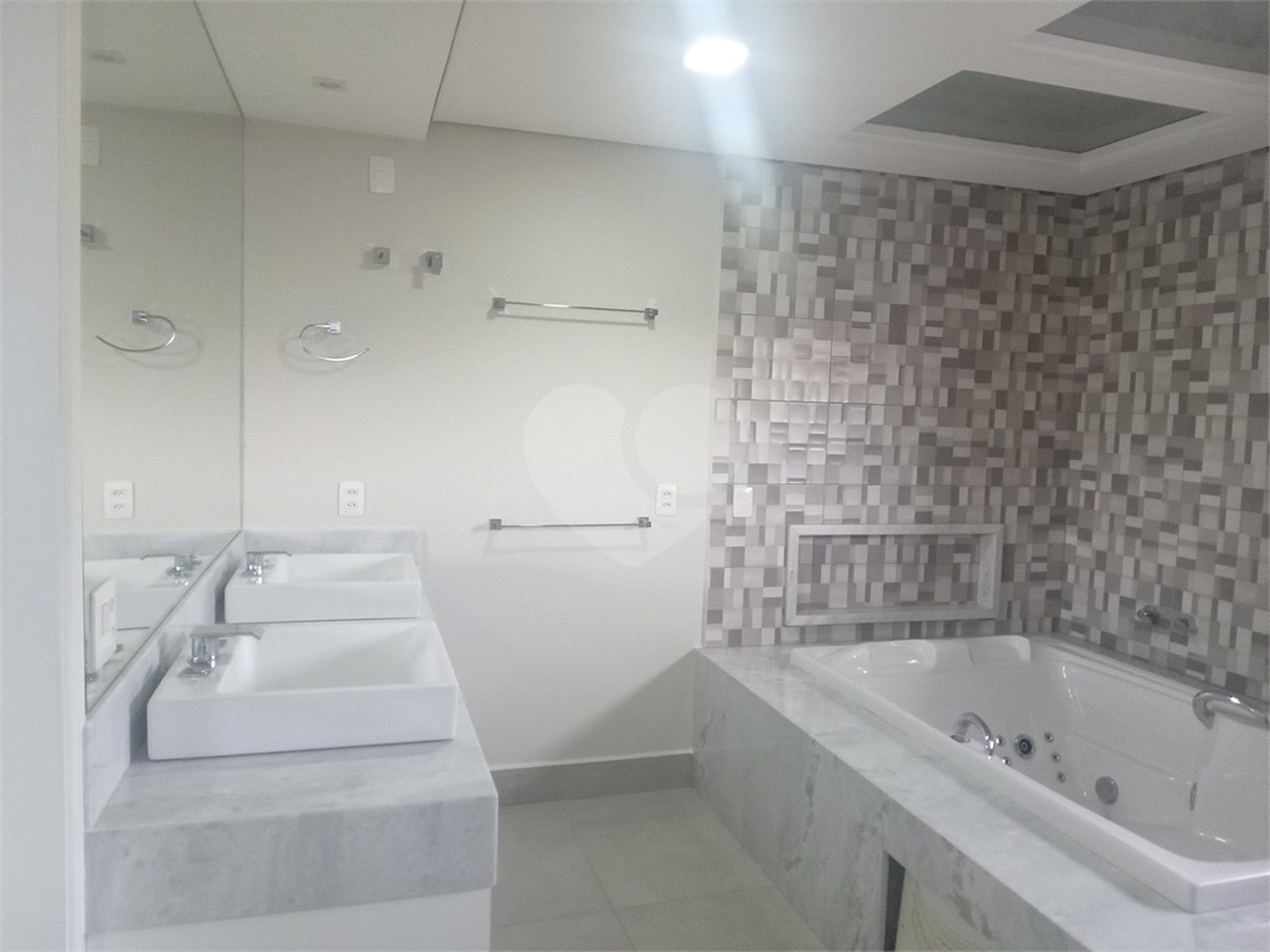 Casa à venda com 4 suítes no condomínio Lago da Boa Vista, Sorocaba - SP