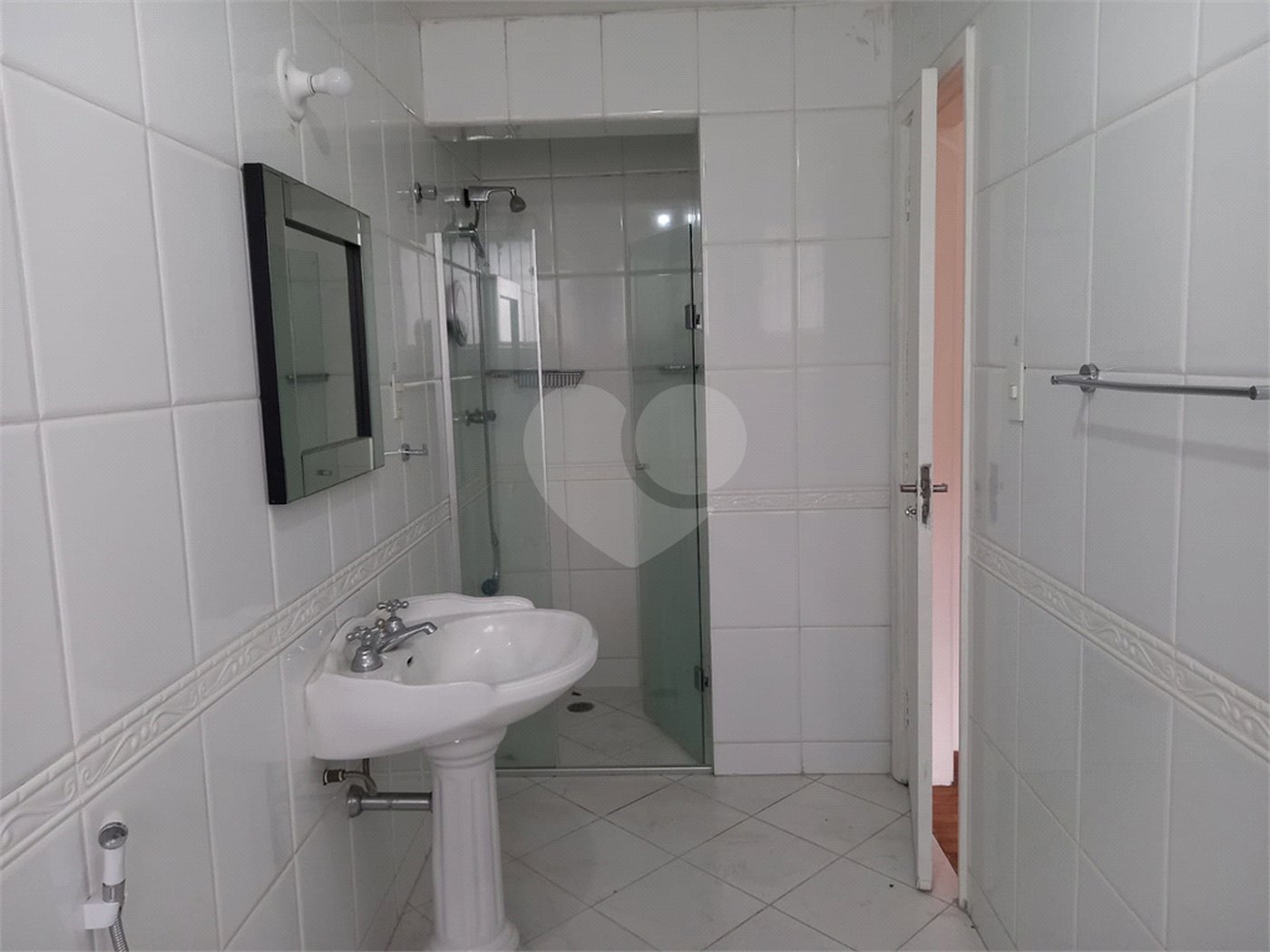 Apartamento à venda com 3 quartos, sendo 1 suíte, em Pinheiros, São Paulo, SP