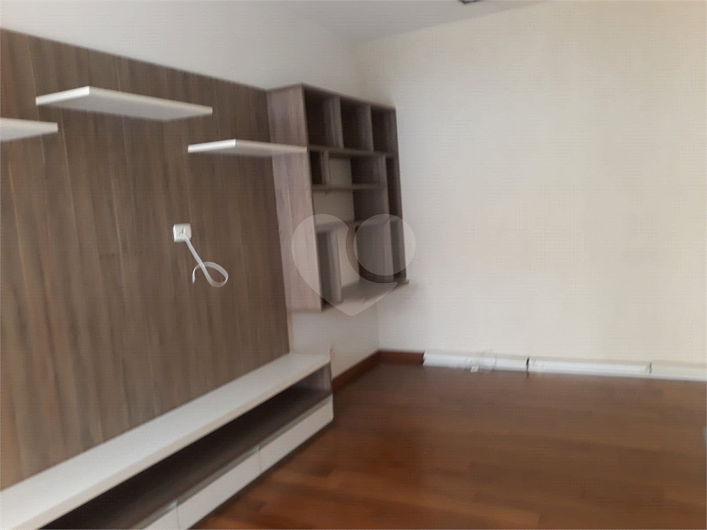 Apartamento à venda ou para alugar com 2 quartos, sendo 1 suíte, em Jardim Carambeí, São Roque, SP