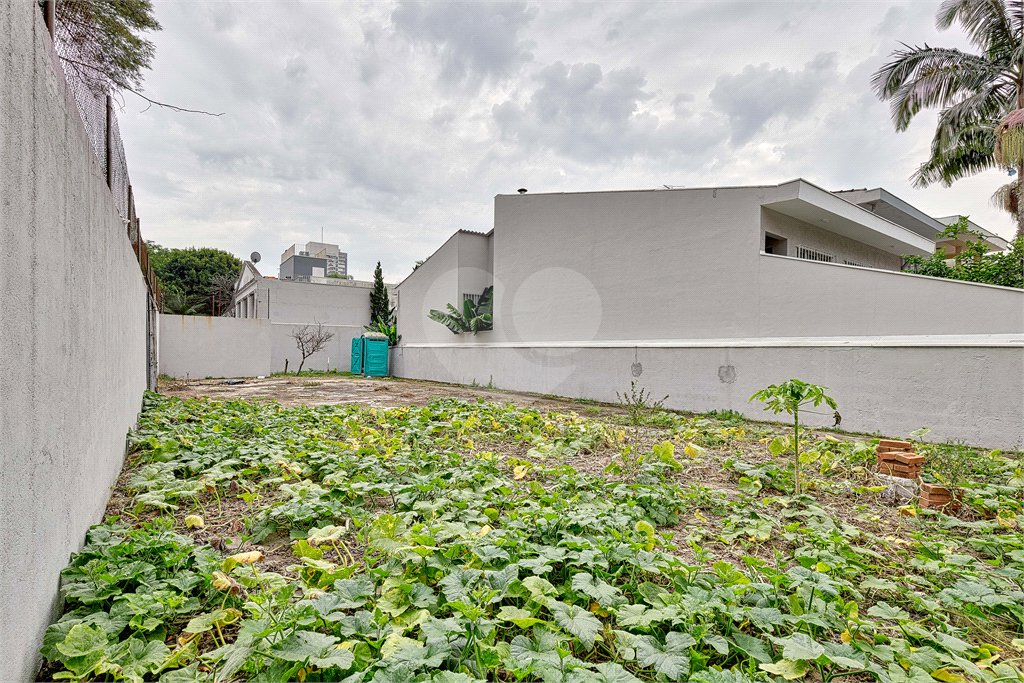 Sobrado à venda com 3 quartos, sendo 1 suíte, em Alto da Boa Vista, São Paulo, SP