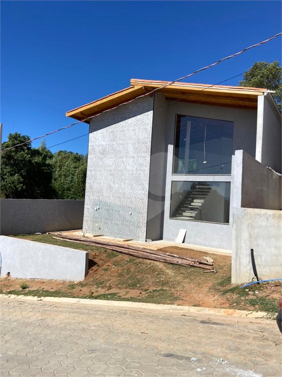 Casa à venda com 2 quartos, sendo 1 suíte,  no condomínio Águas de São Pedro, Mairiporã - SP