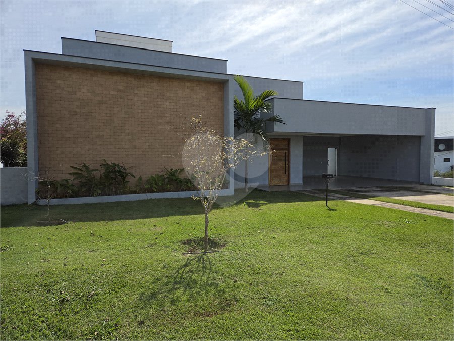 Casa à venda com 3 suítes no condomínio Village Ipanema I, Araçoiaba da Serra - SP