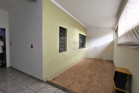 Casa para alugar com 4 quartos, sendo 1 suíte, em Vila Judite, Itapetininga, SP