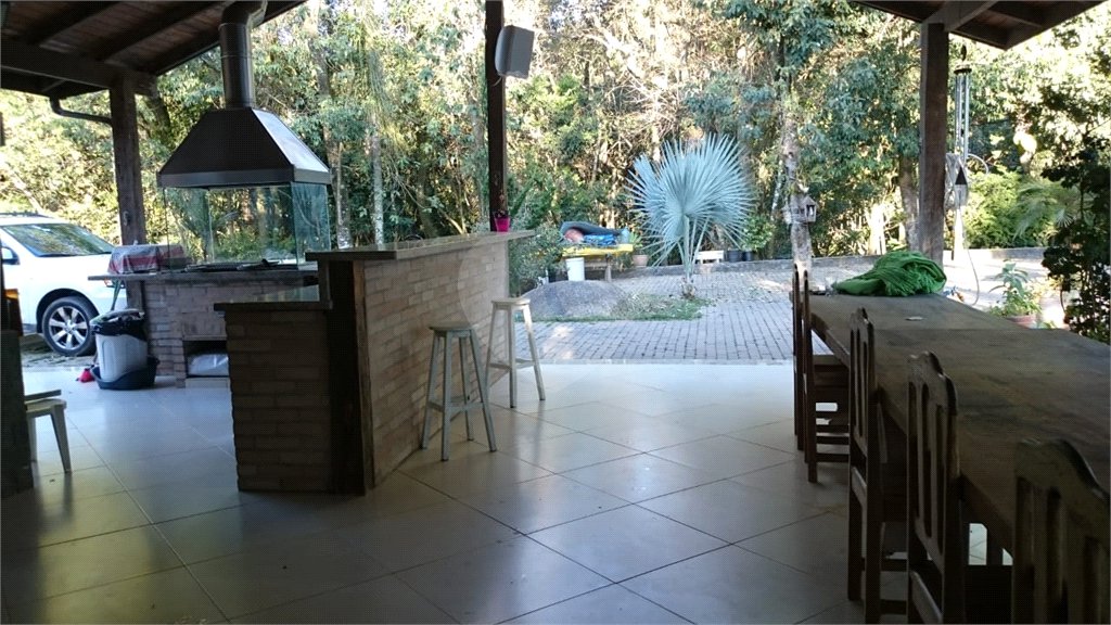 Sobrado à venda com 3 quartos, sendo 2 suítes, em Roseira, Mairiporã, SP