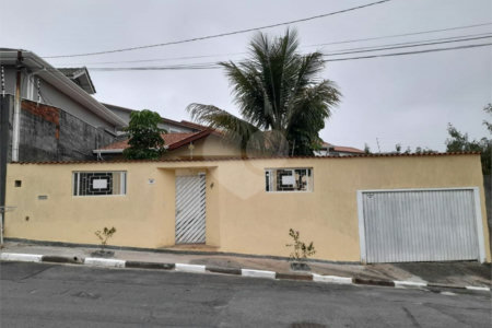 Casa à venda com 4 quartos, sendo 1 suíte, em City Bussocaba, Osasco, SP
