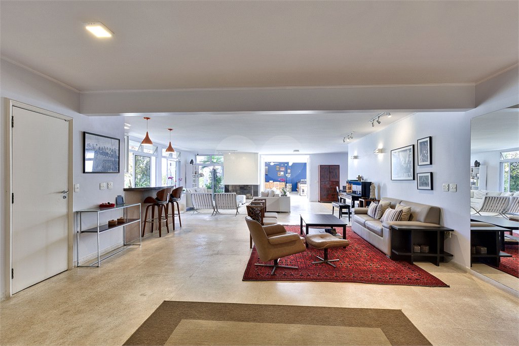 Casa à venda com 4 suítes em Jardim Cordeiro, São Paulo, SP