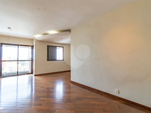 Apartamento à venda com 3 quartos, sendo 1 suíte,  em Vila Madalena, São Paulo, SP
