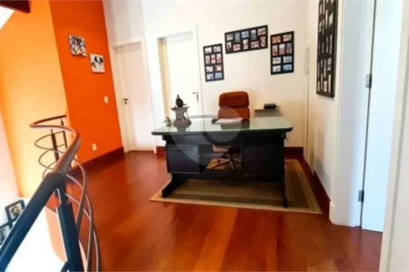 Casa à venda com 3 suítes no condomínio Recanto dos Paturis, Vinhedo - SP