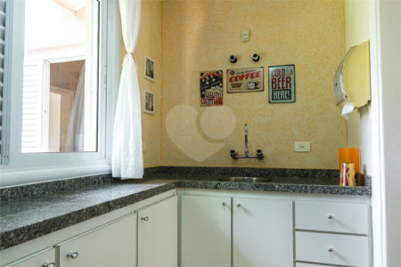 Casa à venda com 5 quartos, sendo 4 suítes, no condomínio Flamboyant, Atibaia - SP