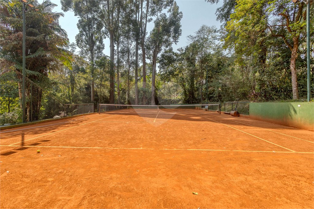 Casa à venda com 6 quartos, sendo 2 suítes, no condomínio Chácara Flora, São Paulo - SP
