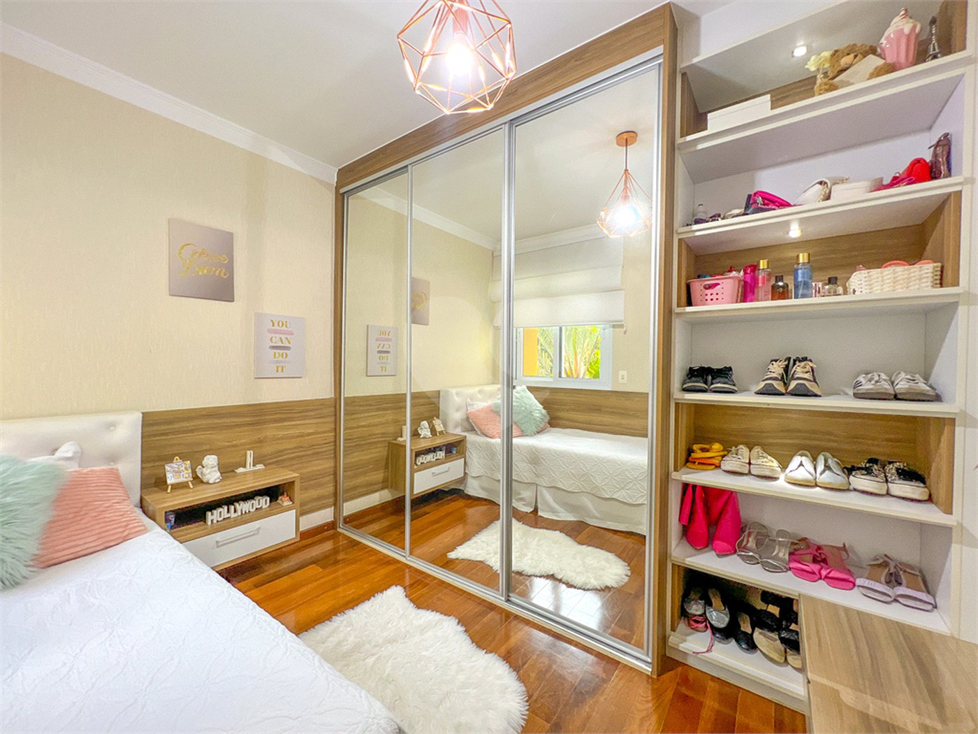 Casa à venda com 4 quartos, sendo 2 suítes,  no condomínio Floradas da Serra, São Paulo - SP