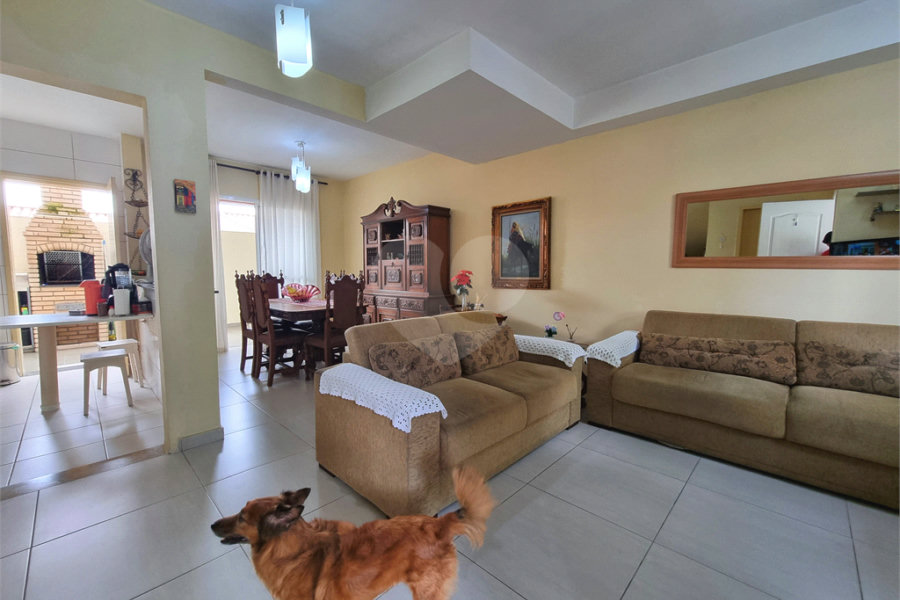 Casa à venda com 3 quartos, sendo 1 suíte, no condomínio Village St. Louis, São Paulo - SP