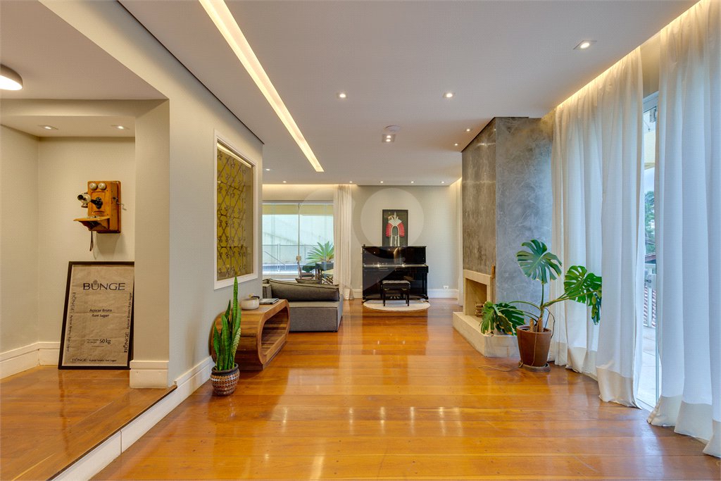 Casa Térrea à venda com 4 suítes em Jardim Marajoara, São Paulo, SP