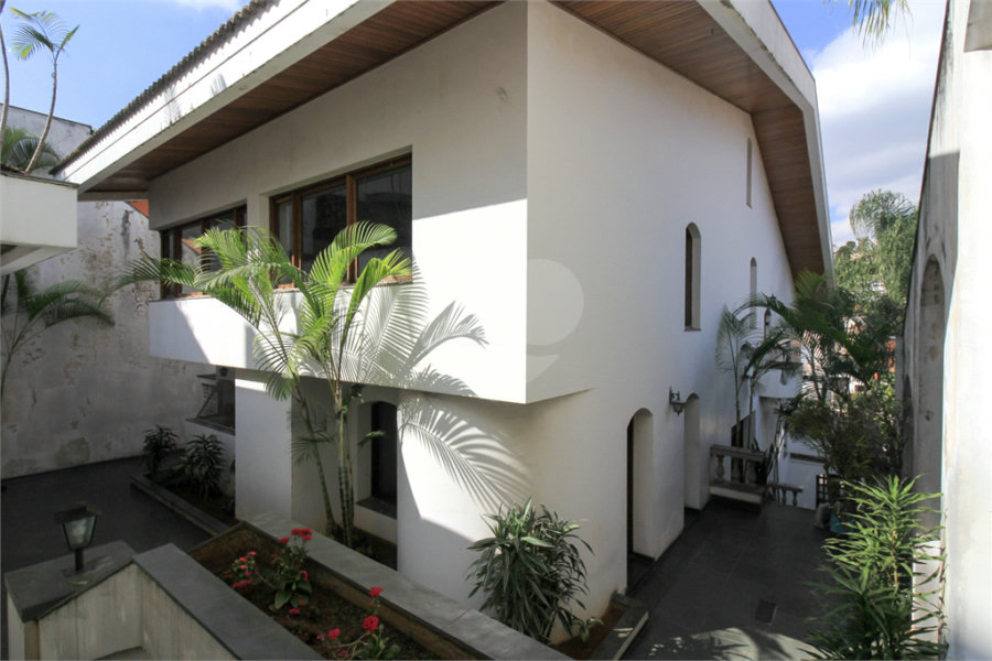Casa à venda com 5 quartos, sendo 3 suítes, em Jardim São Bento, São Paulo, SP