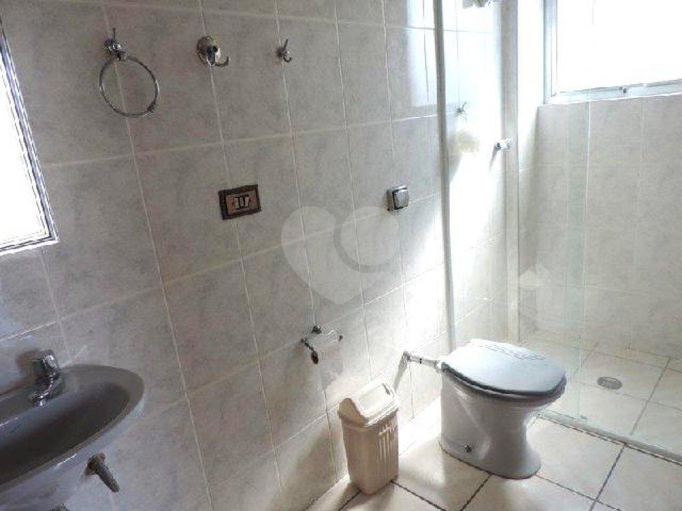 Apartamento à venda com 2 quartos, sendo 1 suíte,  em Loteamento João Batista Julião, Guarujá, SP