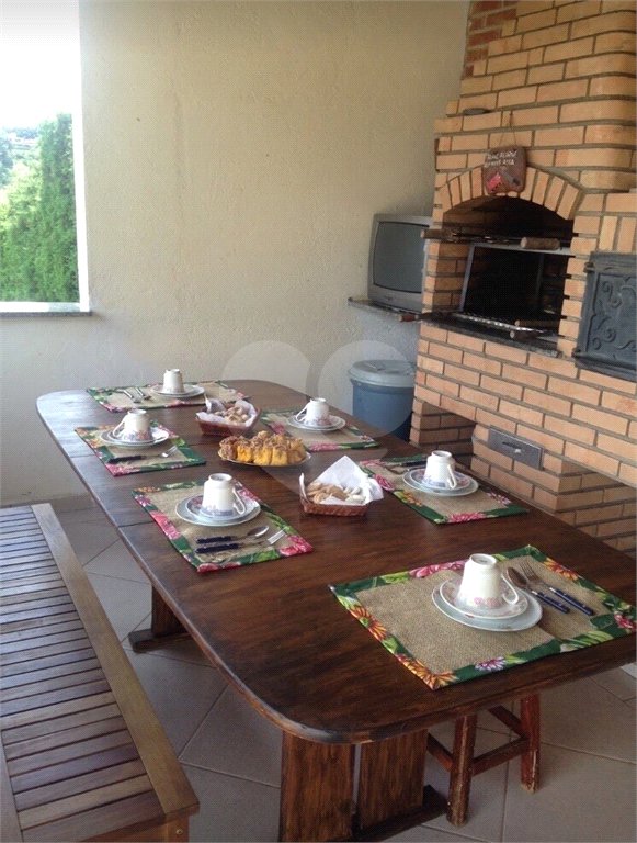 Casa à venda com 3 quartos, sendo 1 suíte,  no condomínio Vista Alegre, Bom Jesus dos Perdões - SP