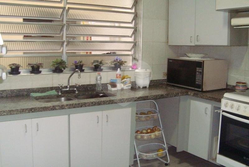 Casa à venda com 3 quartos, sendo 1 suíte,  em Jardim Aeroporto, São Paulo, SP