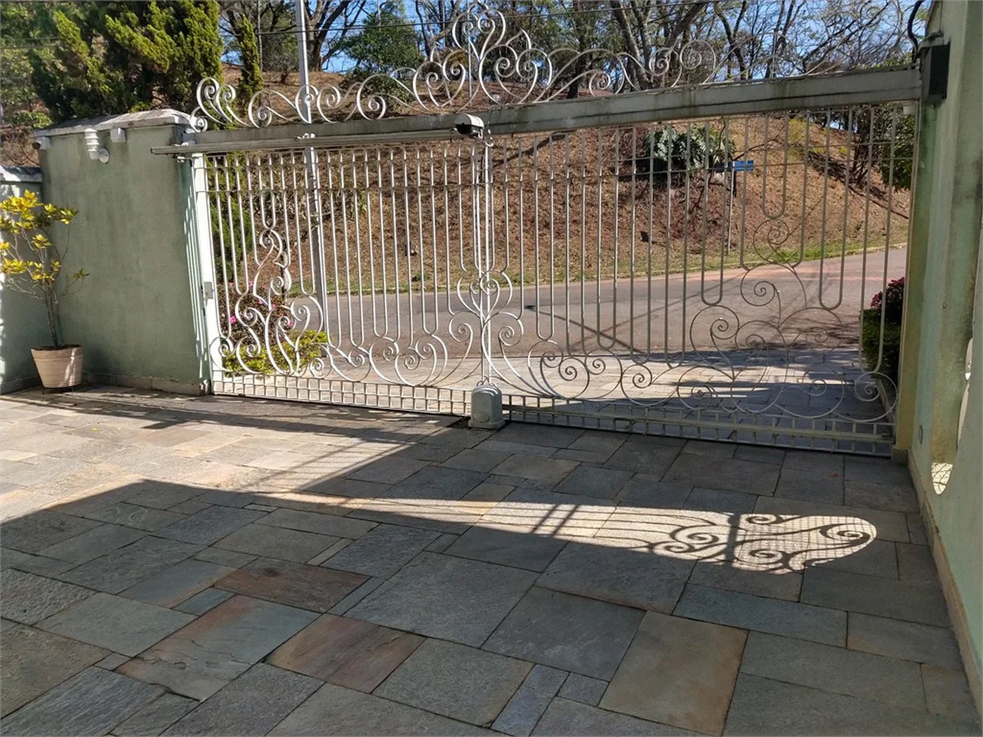 Sobrado à venda com 4 quartos, sendo 1 suíte,  em Parque dos Príncipes, São Paulo, SP