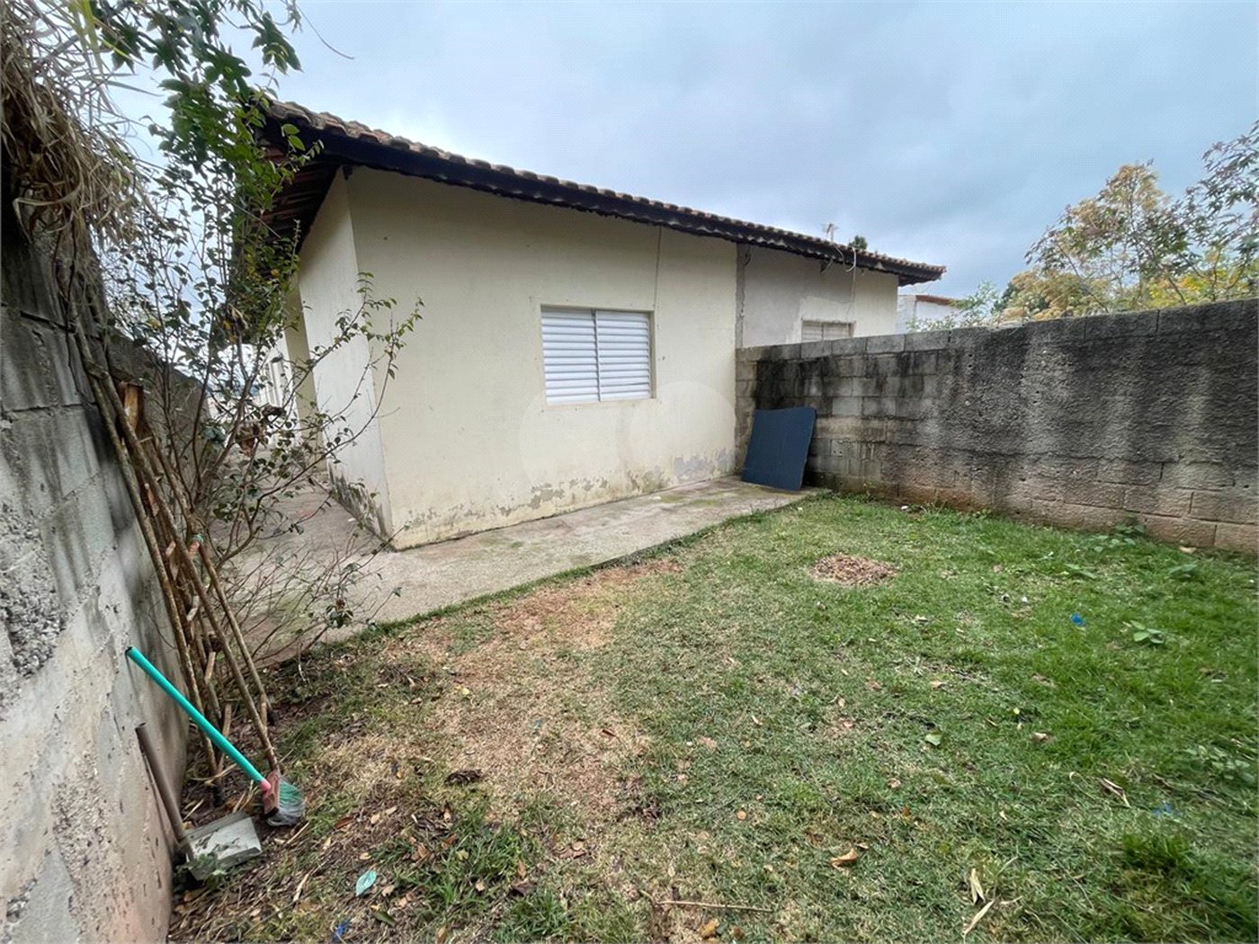 Sobrado à venda com 2 quartos, sendo 1 suíte, em Loteamento Jardim do Sol (mailasqui), São Roque, SP