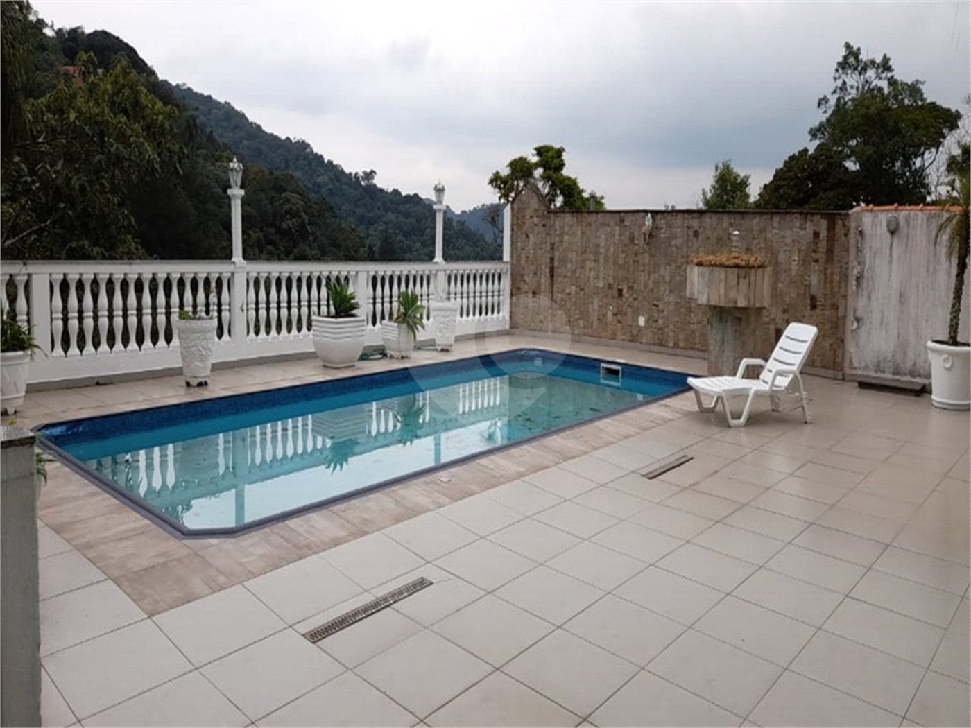 Casa à venda com 5 quartos, sendo 3 suítes,  no condomínio Alpes da Cantareira, Mairiporã - SP