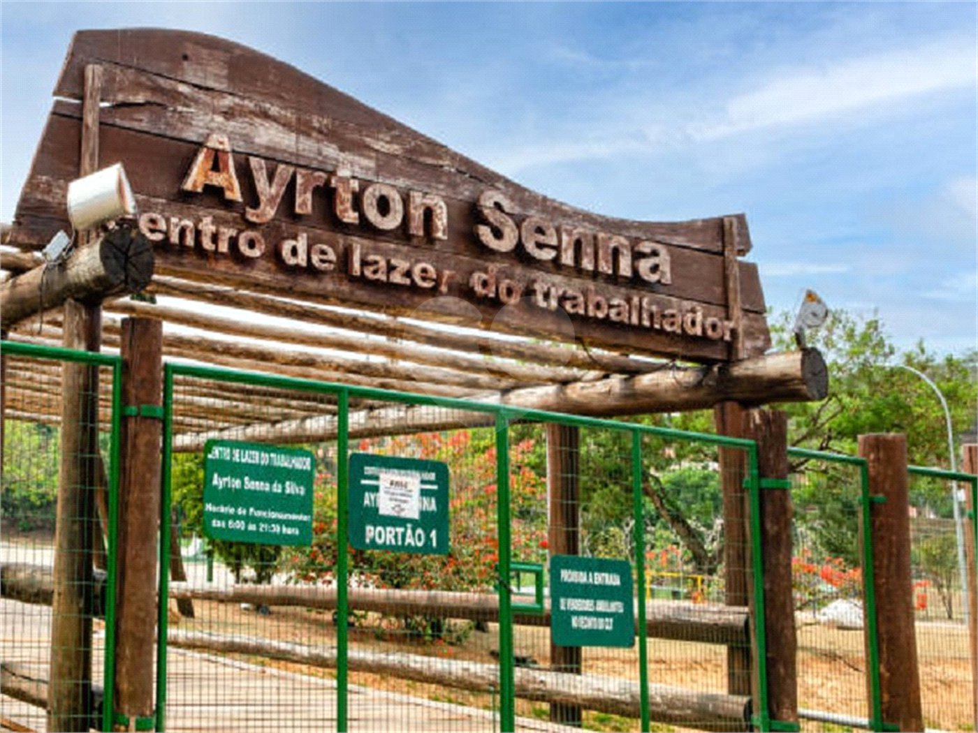 Casa à venda com 3 quartos, sendo 2 suítes,  no condomínio Terras do Oriente, Valinhos - SP