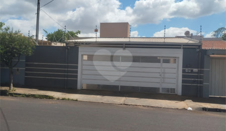 Casa Térrea à venda com 3 quartos, sendo 1 suíte,  em Jardim Botânico, Araraquara, SP