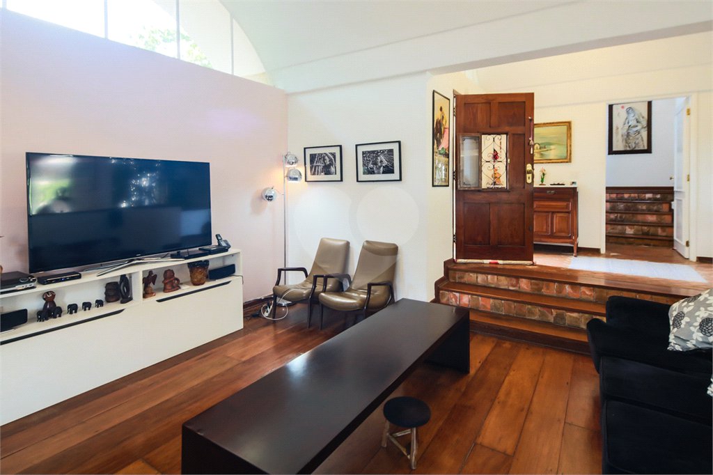 Casa à venda com 4 quartos, sendo 1 suíte,  em Interlagos, São Paulo, SP