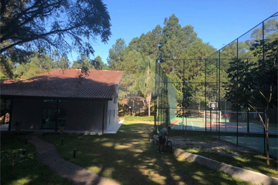 Casa à venda com 4 quartos, sendo 1 suíte, no condomínio Loteamento Haras El Passo, Mairiporã - SP