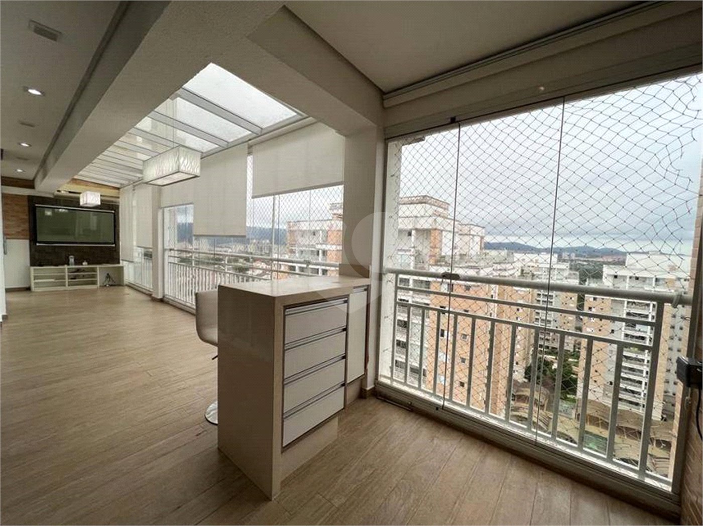 Apartamento à venda com 4 quartos, sendo 3 suítes,  em Vila Oliveira, Mogi das Cruzes, SP