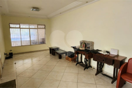 Casa térrea com duas edículas para venda - Saúde, SP.