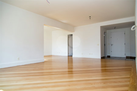 Apartamento à venda com 3 suítes em Moema, São Paulo, SP