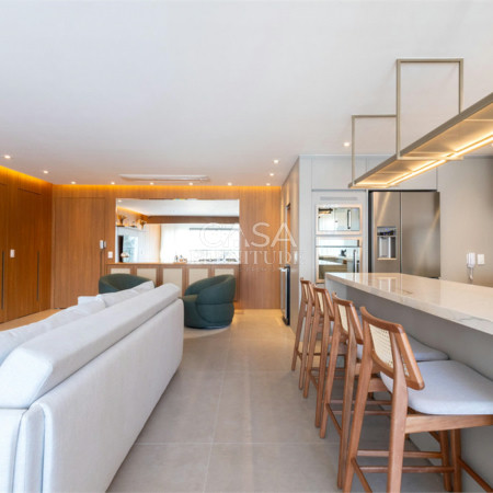 Apartamento à venda com 3 suítes em Moema, São Paulo, SP