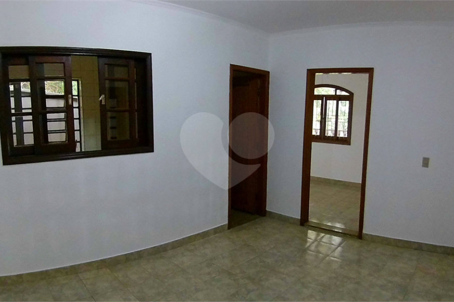 Sobrado à venda com 3 quartos, sendo 1 suíte, em Tremembé, São Paulo, SP