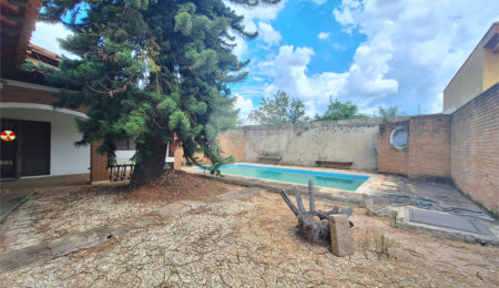 Casa à venda com 3 quartos, sendo 1 suíte,  no Centro, Vinhedo, SP