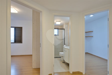 Apartamento à venda com 3 quartos, sendo 1 suíte, em Alto da Boa Vista, São Paulo, SP