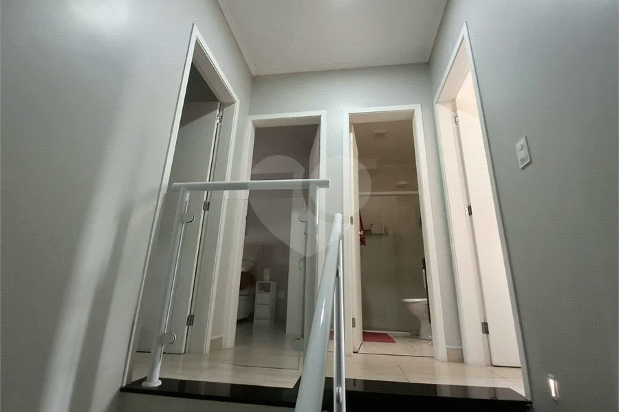 Casa à venda com 3 quartos, sendo 1 suíte, no condomínio Vila Arnoni, São Paulo - SP