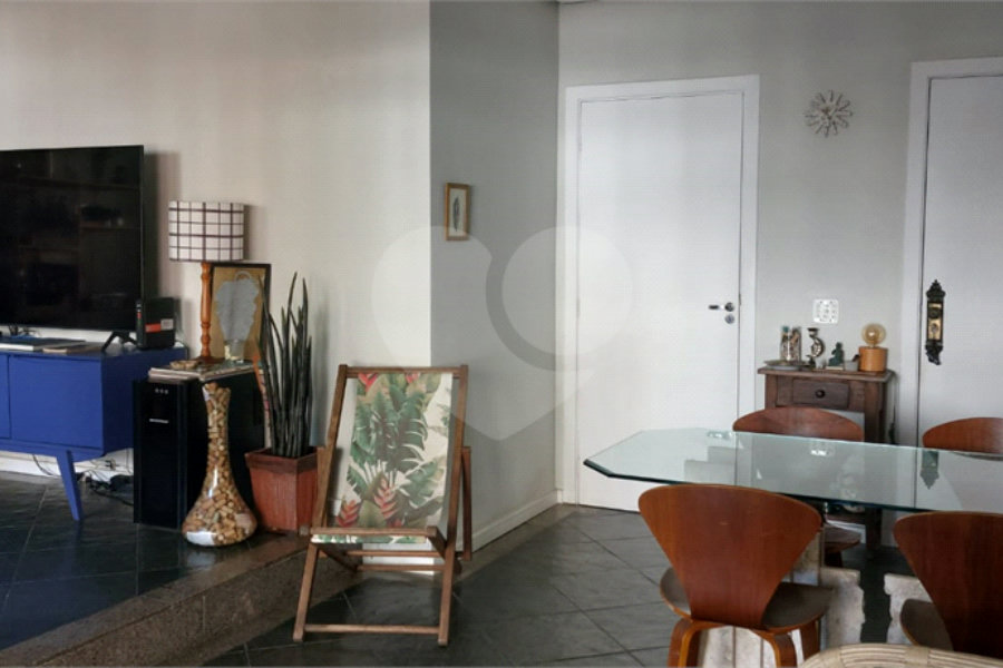 Apartamento à venda com 3 quartos, sendo 1 suíte, em Pitangueiras, Guarujá, SP