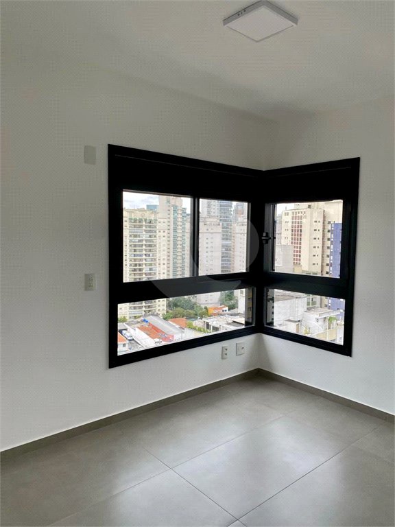 Apartamento para alugar com 3 quartos, sendo 2 suítes,  em Vila Olímpia, São Paulo, SP
