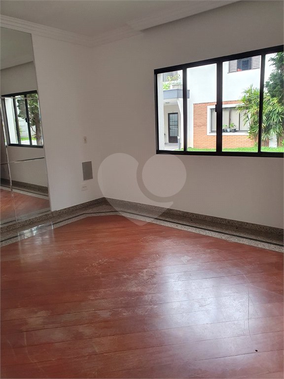 Casa à venda com 2 quartos, sendo 1 suíte,  no condomínio Flamboyant, São Paulo - SP