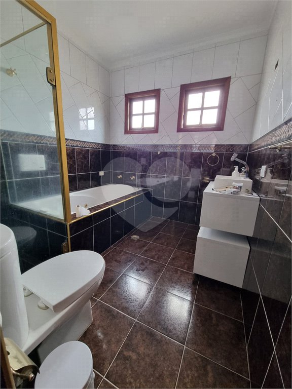 Sobrado à venda com 4 quartos, sendo 2 suítes, em Vila Mazzei, São Paulo, SP
